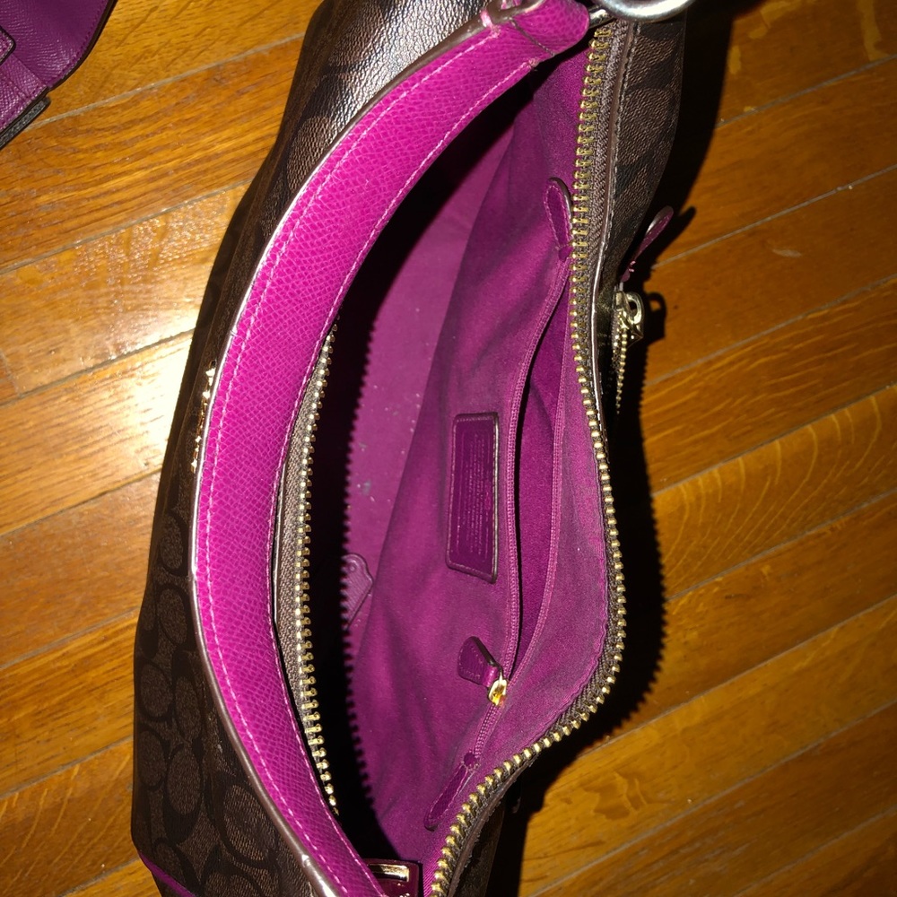 Used Coach handbag with matching wallet - Picture 4 of 7